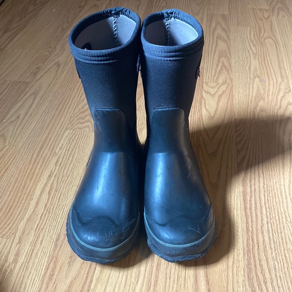 Bogs winter boots in black.